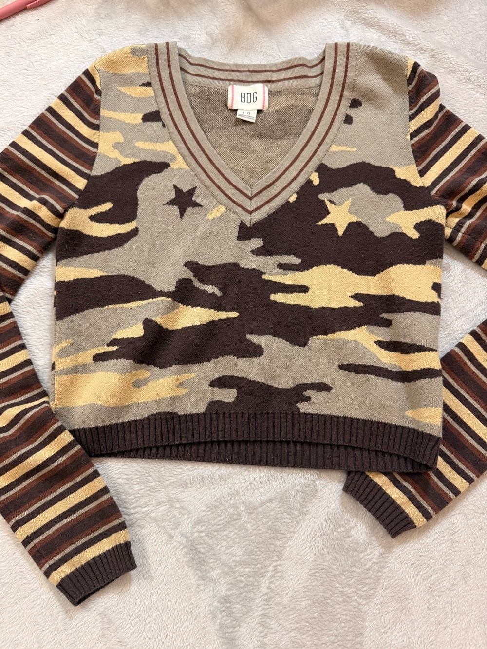 BDG V-Neck Camo Star Knit Sweater in Brown, Tan, Cream
